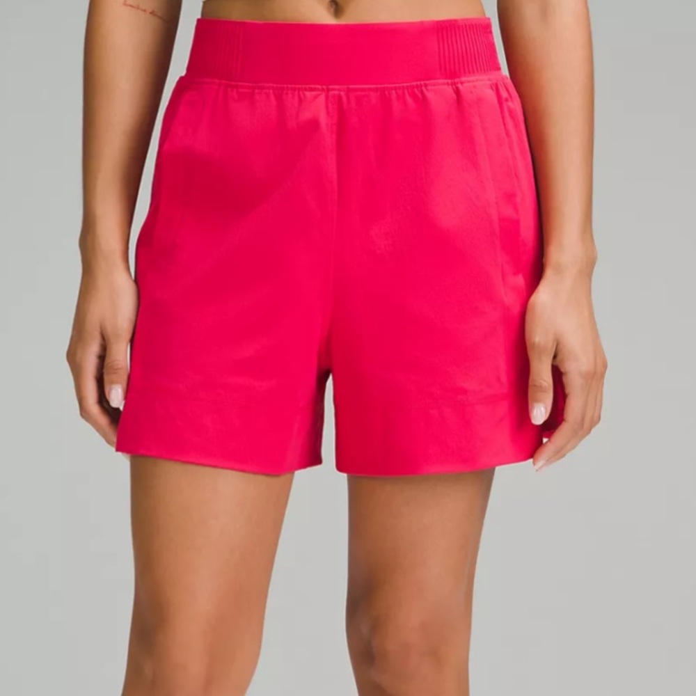 NWT Lululemon Stretch Woven Relaxed-Fit High-Rise Short 4"